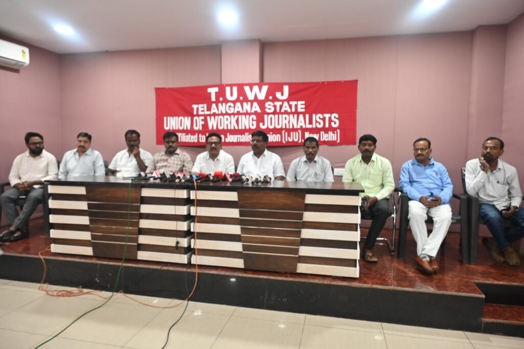 డెస్క్ జర్నలిస్టులందరికీ పూర్తిస్థాయిలో న్యాయం చేస్తాం,బస్ పాస్ లతో సహా ఇతర అన్ని సంక్షేమ పథకాలు వారికి వర్తింపజేయిస్తాం,అవాస్తవాలతో కొందరు తప్పుద్రోవ పట్టిస్తున్నారు.-టీయూడబ్ల్యూజే రాష్ట్ర అధ్యక్షుడు విరాహత్ అలీ..