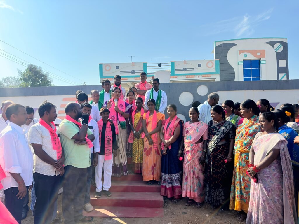 సర్పంచ్ ఎన్నికల ప్రచారంలో మాజీ డిప్యూటీ స్పీకర్ పద్మ దేవేందర్ రెడ్డి..