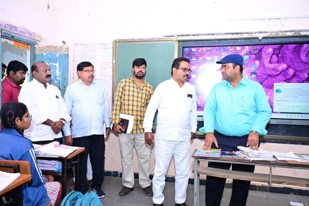 వార్షిక పరీక్షల కోసం విద్యార్థులను సమర్థవంతంగా సిద్ధం చేయాలని మెదక్ జిల్లా కలెక్టర్ రాహుల్ రాజ్.