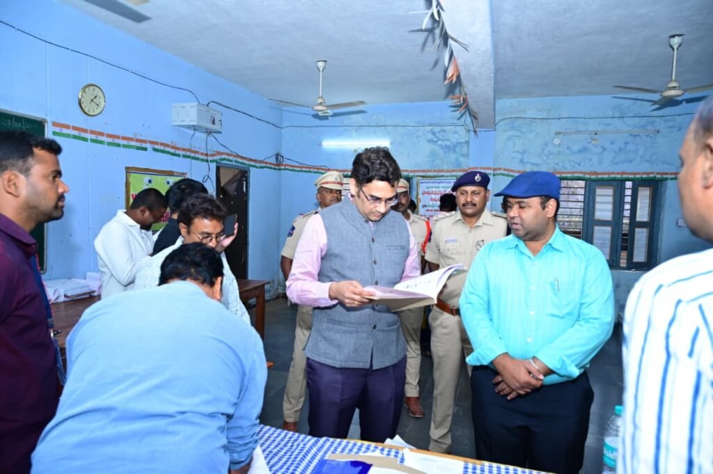 తప్పులు లేకుండా నామినేషన్ ప్రక్రియనామినేషన్ దరఖాస్తులను క్షుణ్ణంగా పరిశీలించాలిజిల్లా కలెక్టర్ రాహుల్ రాజ్