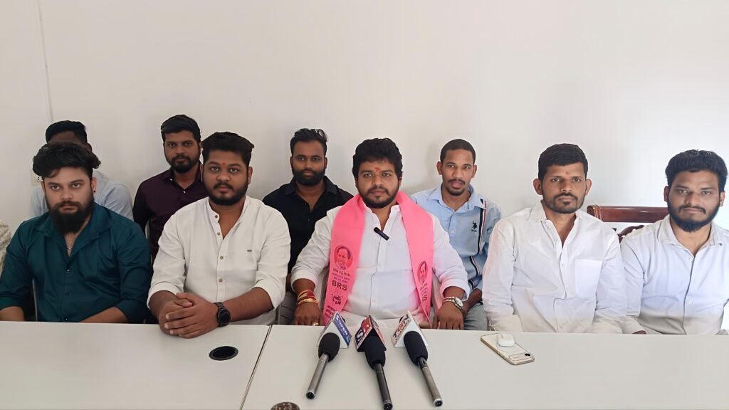 ఫ్లెక్సీలు: మా నాయకుడు మహిపాల్ రెడ్డి ఫోటోపై విమర్శలు చేస్తే సహించం: కోటే హరీష్ ధ్వజం