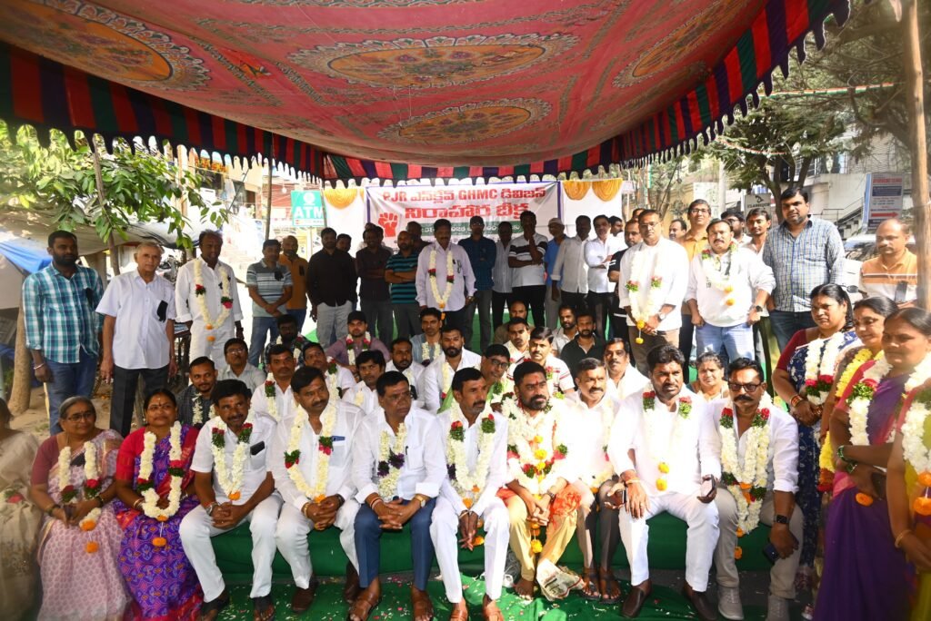 పి జె ఆర్ ఎన్‌క్లేవ్ దీక్షకు మాజీ మున్సిపల్ చైర్మన్, వైస్ చైర్మన్ల సంఘీభావం..
