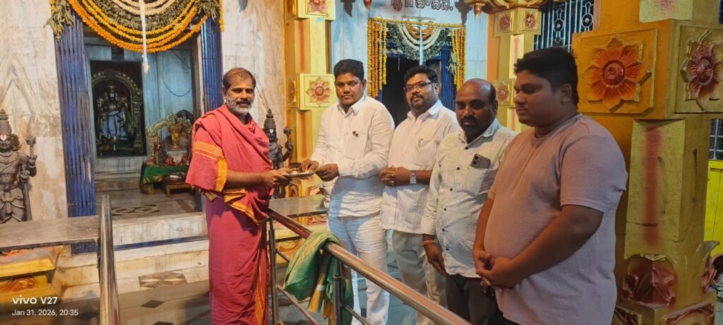 చేగుంట శ్రీ వెంకటేశ్వర స్వామి దూప ద్వీప నైవేద్యానికి ప్రతినెల 8100 రూపాయలు ఉప సర్పంచ్ మహమ్మద్ రఫీక్.