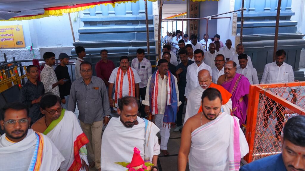 సామాన్య భక్తులే మాకు వీఐపీలు: ఎమ్మెల్యే గూడెం మహిపాల్ రెడ్డి.