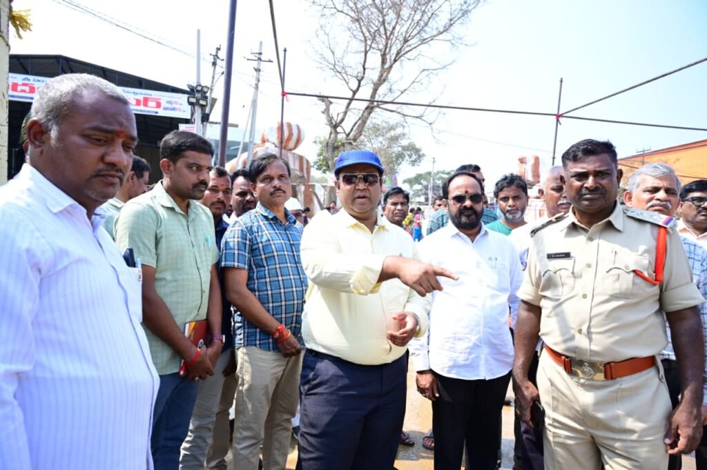 ఏడుపాయల జాతర పెండింగ్ పనులు పూర్తి చేయాలి,జిల్లా కలెక్టర్ రాహుల్ రాజ్