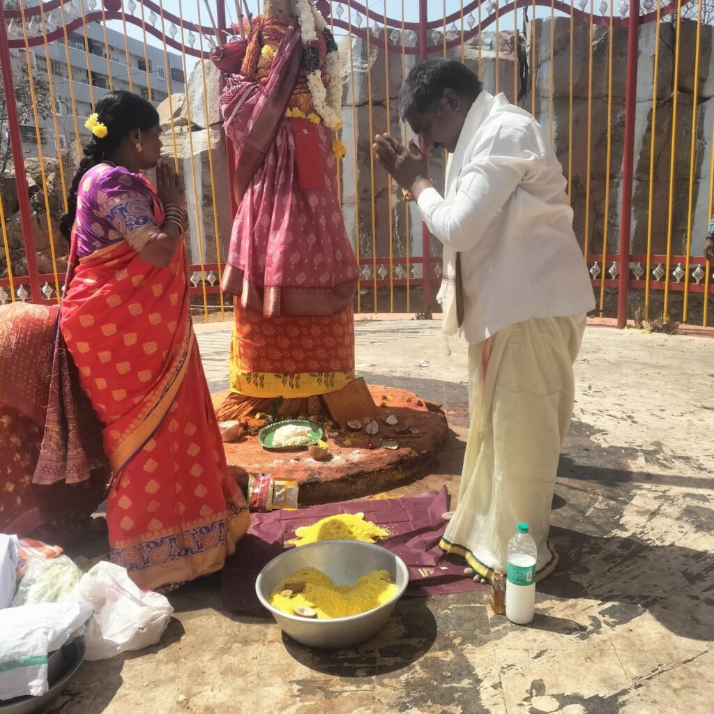నీలం బిక్షపతి ఆధ్వర్యంలో అమీన్‌పూర్ ‘మినీ మేడారం’లో ఘనంగా ‘ఒడిబియ్యం’ సమర్పణ- అన్నదానం.