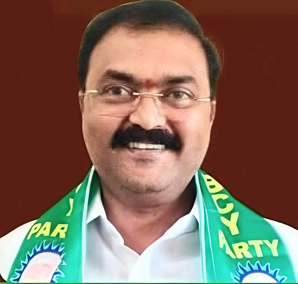 కారు ప్రమాదంలో బీసీవై పార్టీ మెదక్ జిల్లా అధ్యక్షుడు వనపర్తి రోహిత్ గుప్తా మృతి.