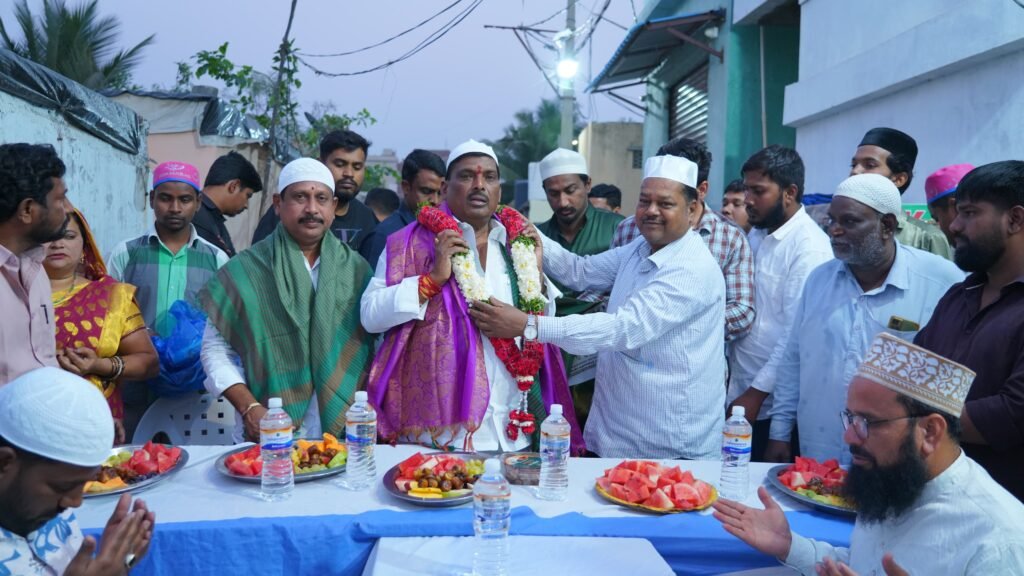 నేతాజీ నగర్ ఇఫ్తార్ విందులో పాల్గొన్న ఎమ్మెల్యే గూడెం మహిపాల్ రెడ్డి.