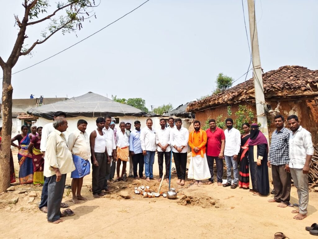 వడియారంలో మురుగు కాలువల నిర్మాణానికి శంకుస్థాపన చేసిన సర్పంచ్ సాయి కుమార్ గౌడ్.