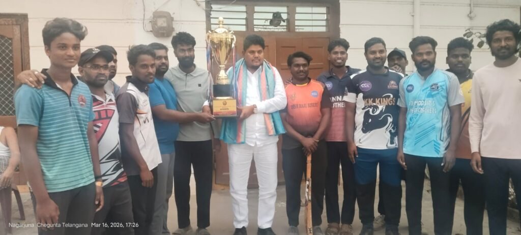 క్రికెట్ క్రీడాకారులను అభినందించిన చేగుంట ఉపసర్పంచ్ మహ్మద్ రఫీ.