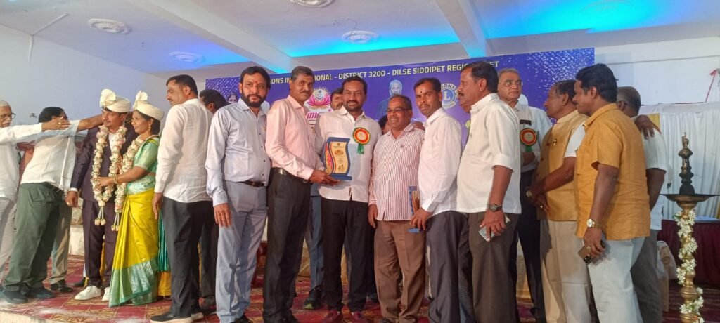 లయన్స్ క్లబ్ ఆఫ్ ఉత్తమ క్లబ్ సెక్రటరీ అవార్డుఅందుకున్న.పి.నాగరాజు.