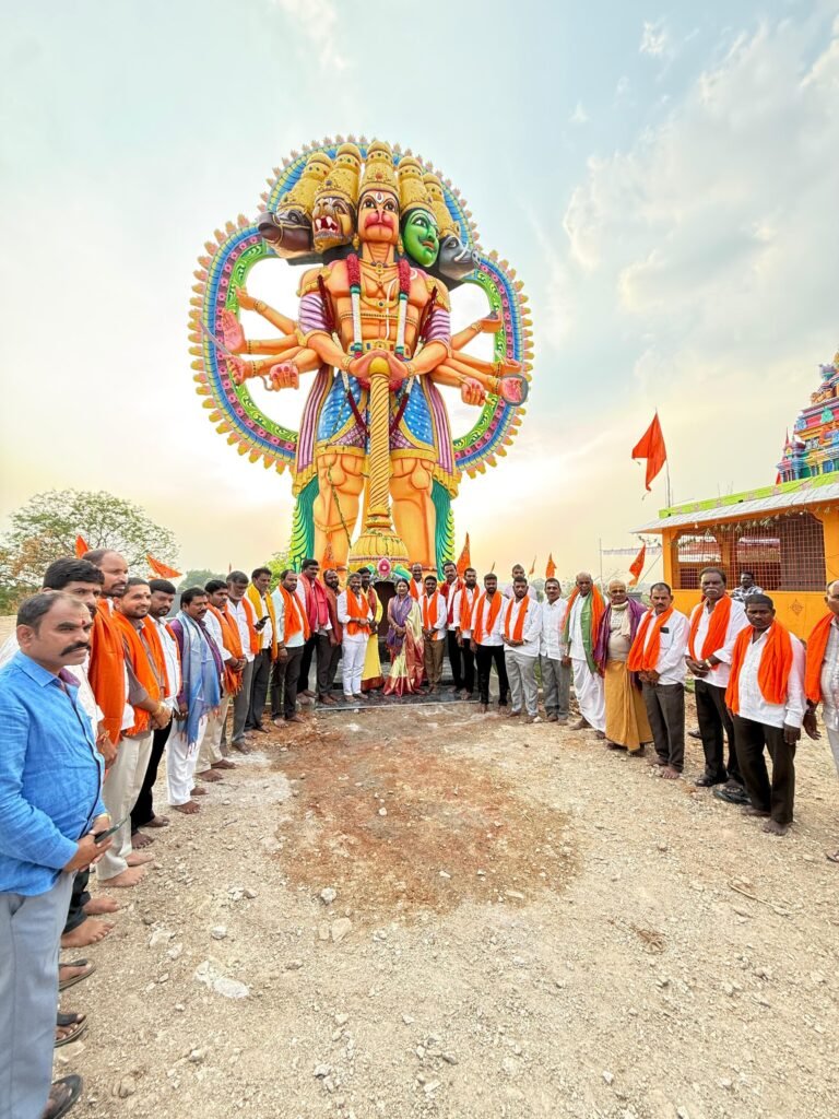 భక్తిశ్రద్ధలతో 42 అడుగుల పంచముఖి ఆంజనేయ స్వామి విగ్రహ ప్రతిష్ఠ.
