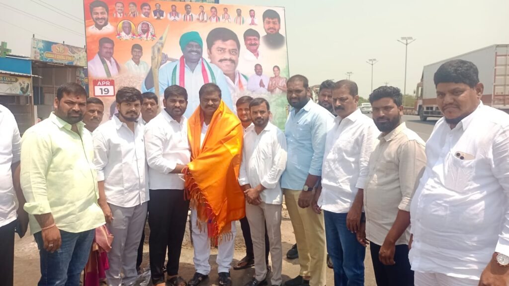 దుబ్బాక శ్రీనివాస్ రెడ్డి కి జన్మదిన శుభాకాంక్షలు తెలిపిన సర్పంచ్ సాయి కుమార్ గౌడ్.