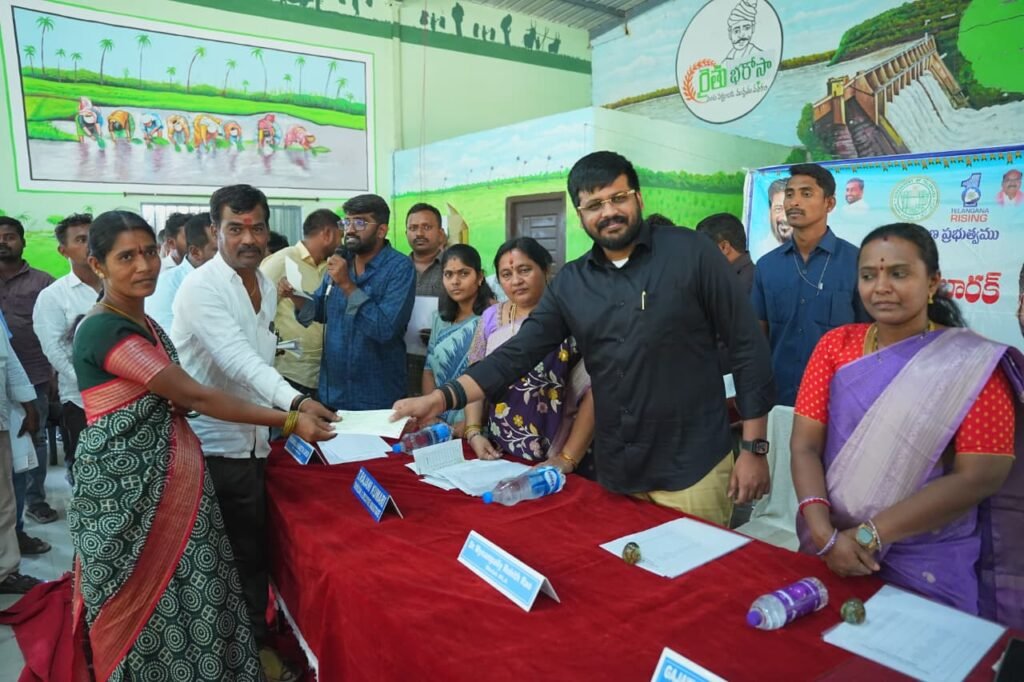 కళ్యాణ లక్ష్మి పేదింటి ఆడబిడ్డలకు వరం-చెక్కుల పంపిణీ చేసిన మెదక్ ఎమ్మెల్యే మైనంపల్లి రోహిత్.