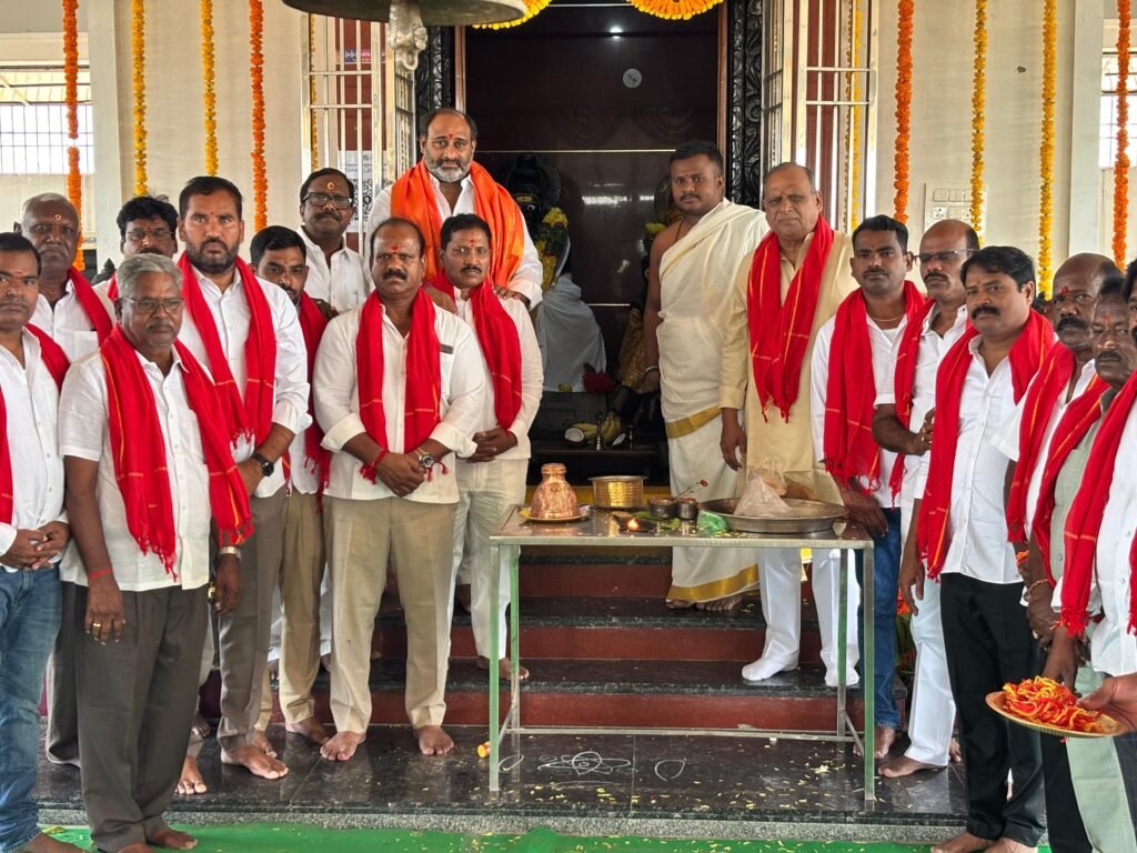 శ్రీ వీరబ్రహ్మేంద్ర స్వామి ఆలయ ప్రథమ వార్షికోత్సవం: ముఖ్య అతిథిగా హాజరైన ఆదర్శ్ రెడ్డి, మాజీ సర్పంచ్ సోమిరెడ్డి.