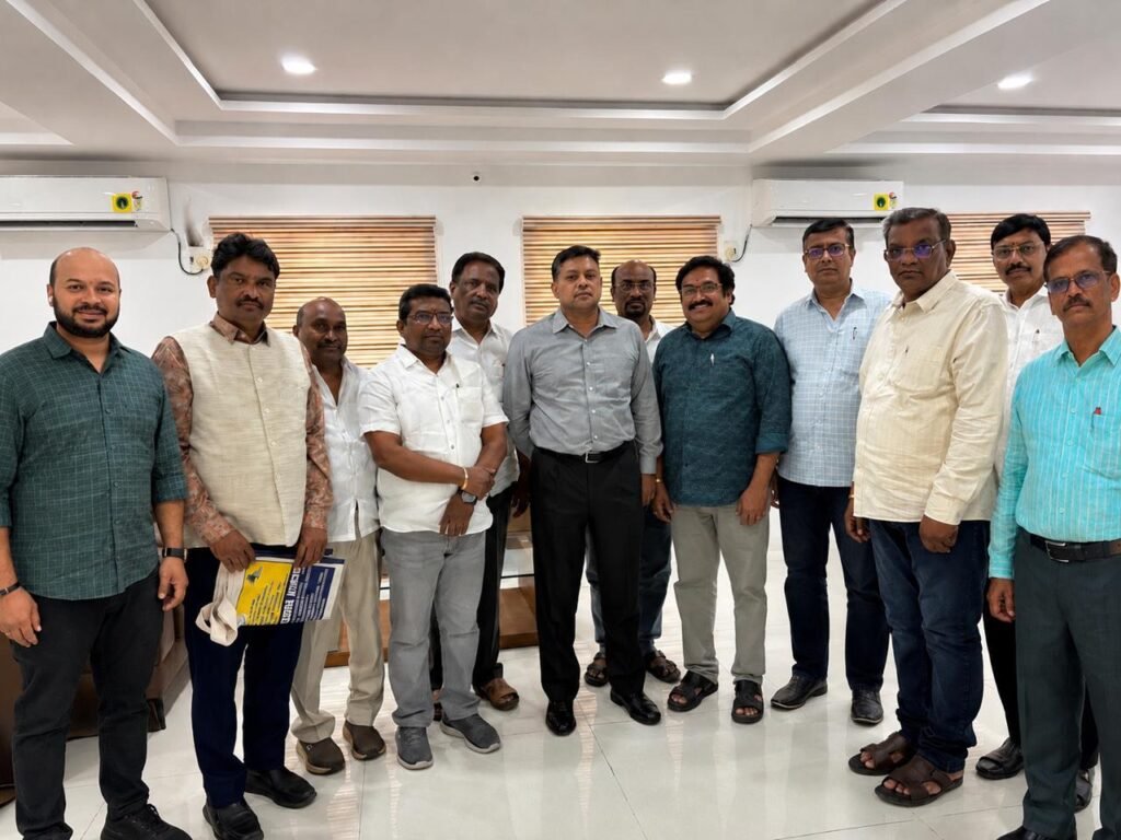 మే 20న దేశవ్యాప్త మెడికల్ షాపుల బంద్: డీజీకి సమ్మె నోటీసు అందజేత.