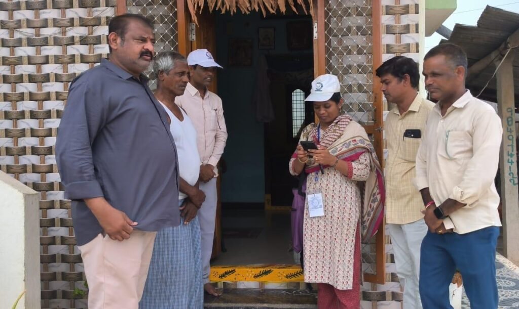 జనగణన ను పరిశీలించిన చేగుంట తహసిల్దార్ శివ ప్రసాద్.