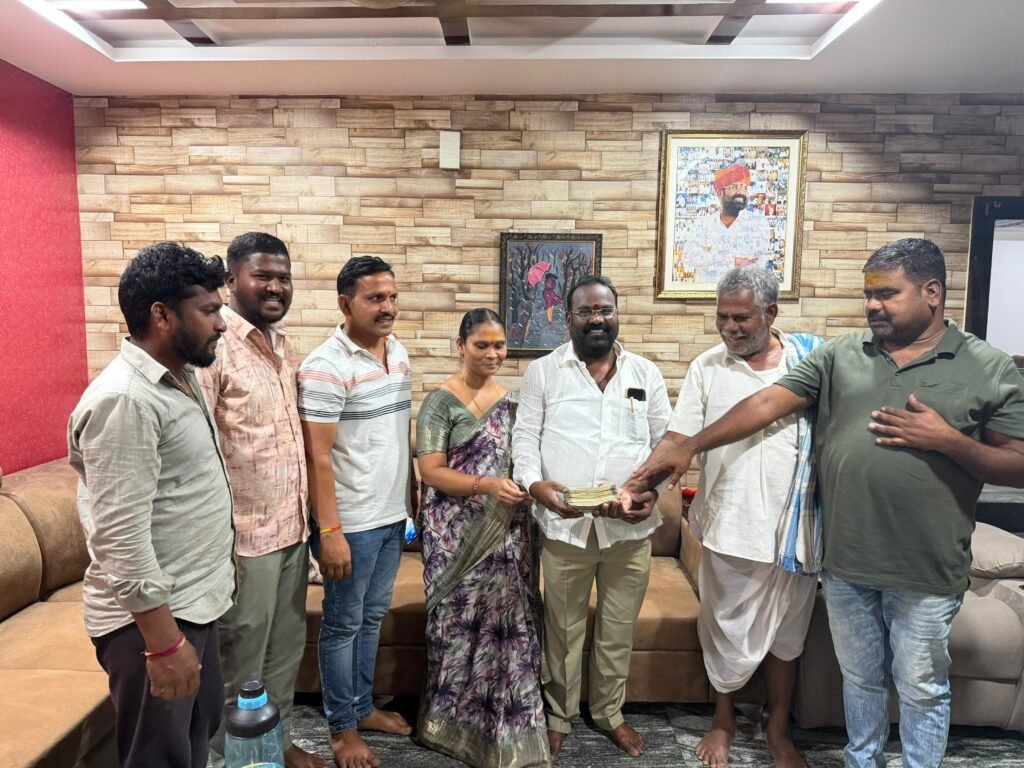 బీరప్ప స్వామి జాతర మహోత్సవానికి రూ. 2 లక్షల విరాళం అందజేసిన డీసీసీ వర్కింగ్ ప్రెసిడెంట్ పర్స శ్యామ్‌రావు.
