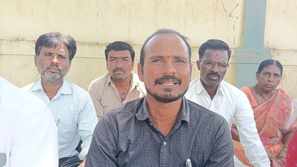 వివో ఏ లను ప్రభుత్వ ఉద్యోగులుగా గుర్తించాలి.