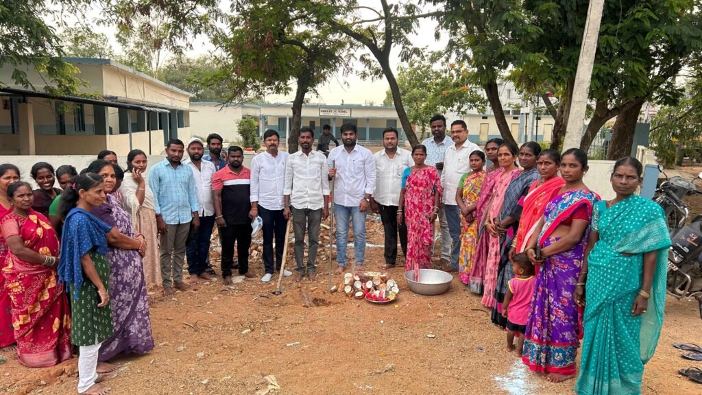 ఐకేపీ మహిళా సంఘ భవనానికి శంకుస్థాపన చేసిన వడియారం గ్రామసర్పంచ్ అంకన్న సాయికుమార్ గౌడ్.