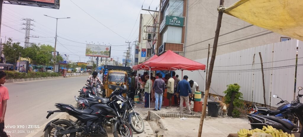 జిహెచ్ఎంసి అధికారుల వివక్ష – రోడ్ల ఆక్రమణలపై వ్యాపారుల ఆగ్రహం.