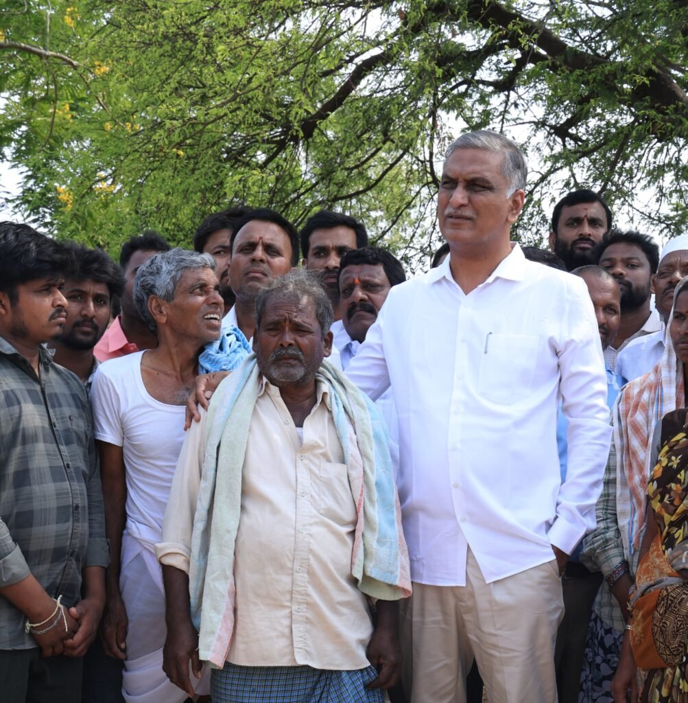 కర్నాల్‌పల్లి కొనుగోలు కేంద్రంలో హరీష్ రావు పర్యటన.. ధాన్యం కొనుగోళ్లపై తీవ్ర అసహనం.