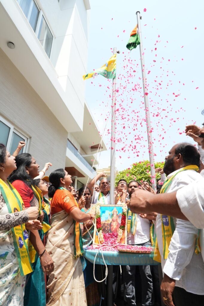 భూపోరాటానికి కవిత పిలుపు.