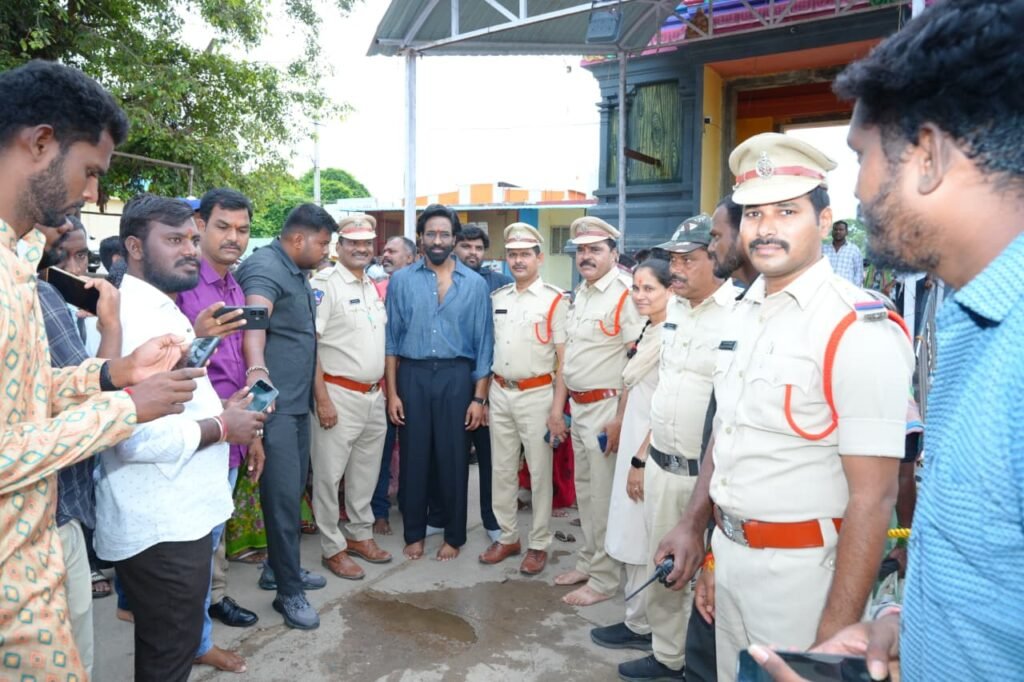 వనదుర్గా మాత్రను దర్శించుకున్న సినీ నటుడు  మంచు విష్ణు