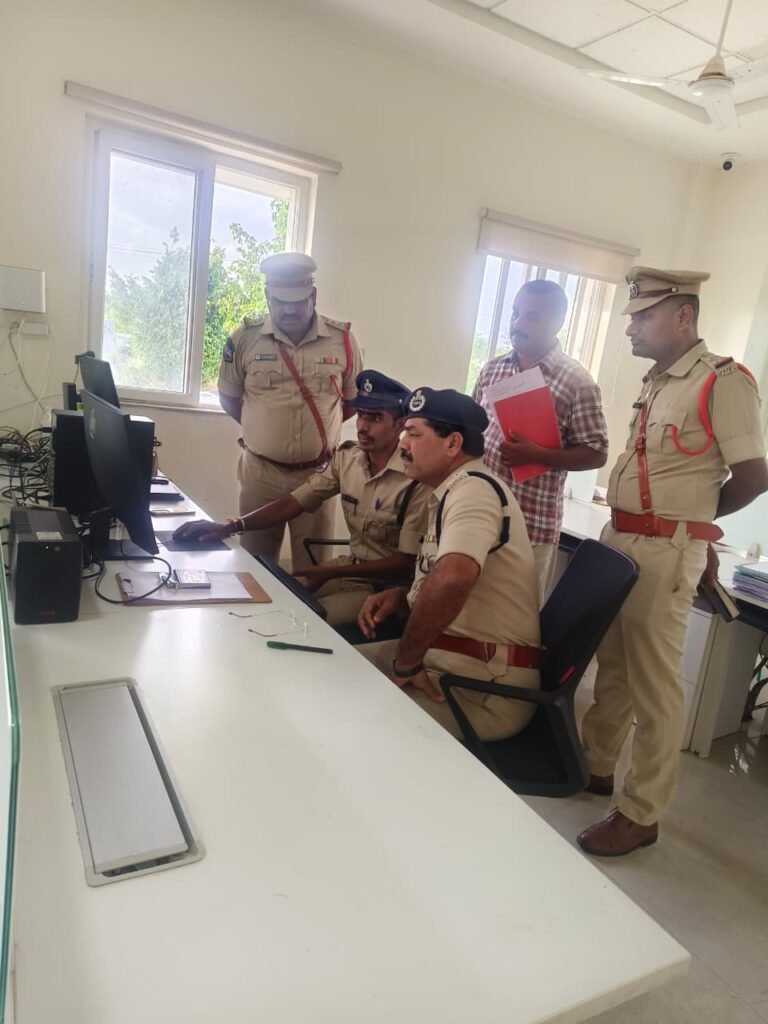 గజ్వేల్ ఏసిపి కే.నర్సింలు,మర్కూక్ పోలీస్ స్టేషన్‌ను ఆకస్మిక తనిఖీ చేశారు..