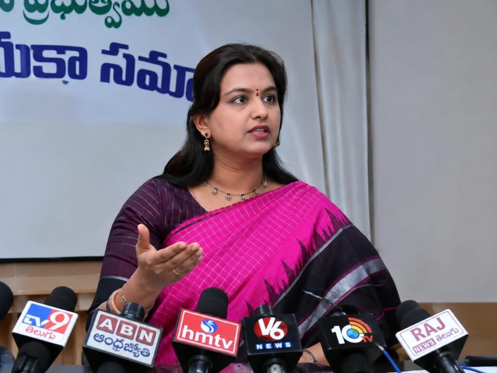నీట్ పరీక్షల విశ్వసనీయతపై కేంద్రం స్పష్టత ఇవ్వాలి.