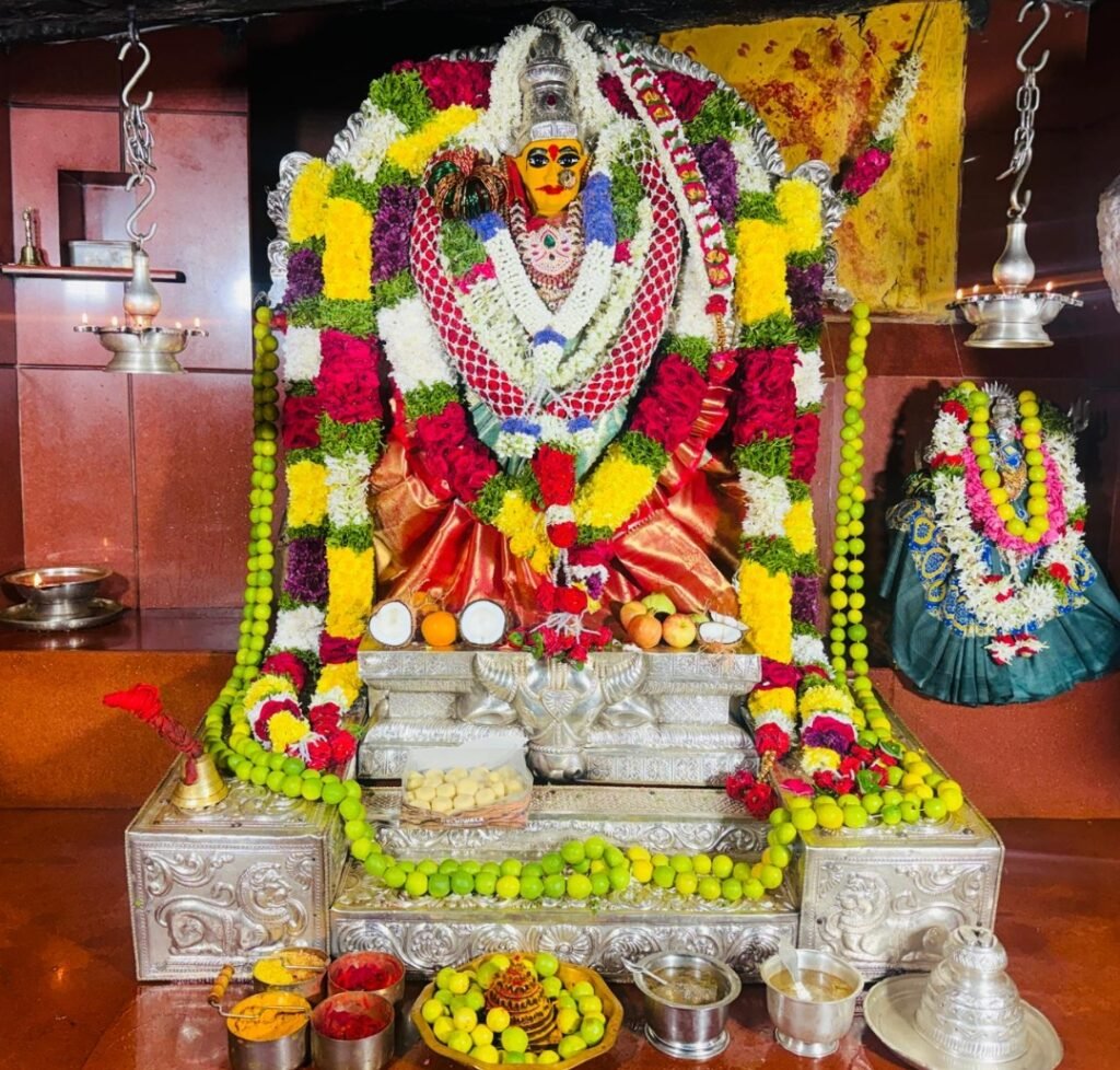 వన దుర్గమ్మకు ప్రత్యేక పూజలు.