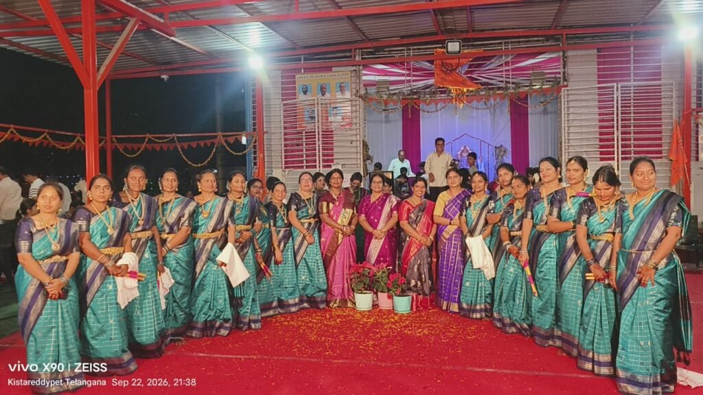 గ్రీన్ మెడోస్‌లో ఘనంగా వినాయక నవరాత్రులు: అలరించిన మహిళల కోలాటం